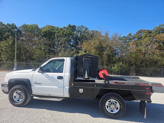 Image of Chevrolet Silverado equipment image 4