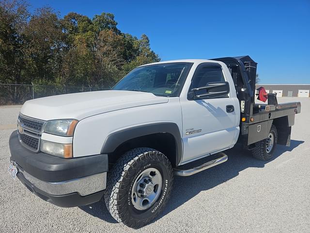 Image of Chevrolet Silverado equipment image 1