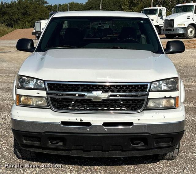 Image of Chevrolet Silverado equipment image 1