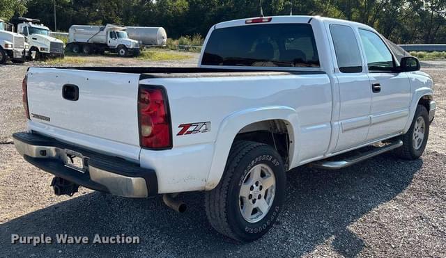 Image of Chevrolet Silverado equipment image 4
