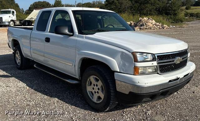 Image of Chevrolet Silverado equipment image 2