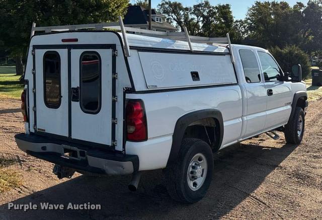 Image of Chevrolet Silverado equipment image 4