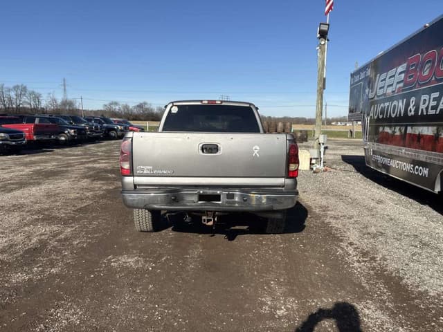 Image of Chevrolet Silverado equipment image 3