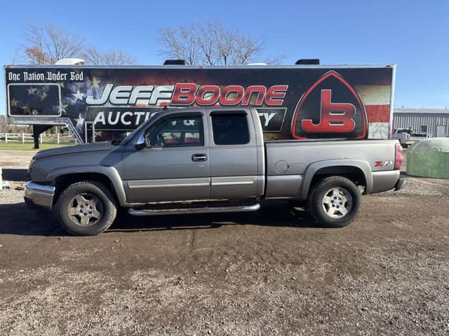 Image of Chevrolet Silverado equipment image 1