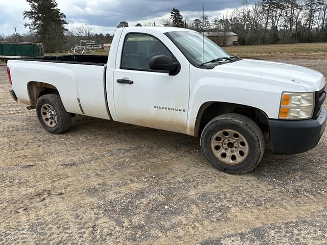 Image of Chevrolet Silverado equipment image 4