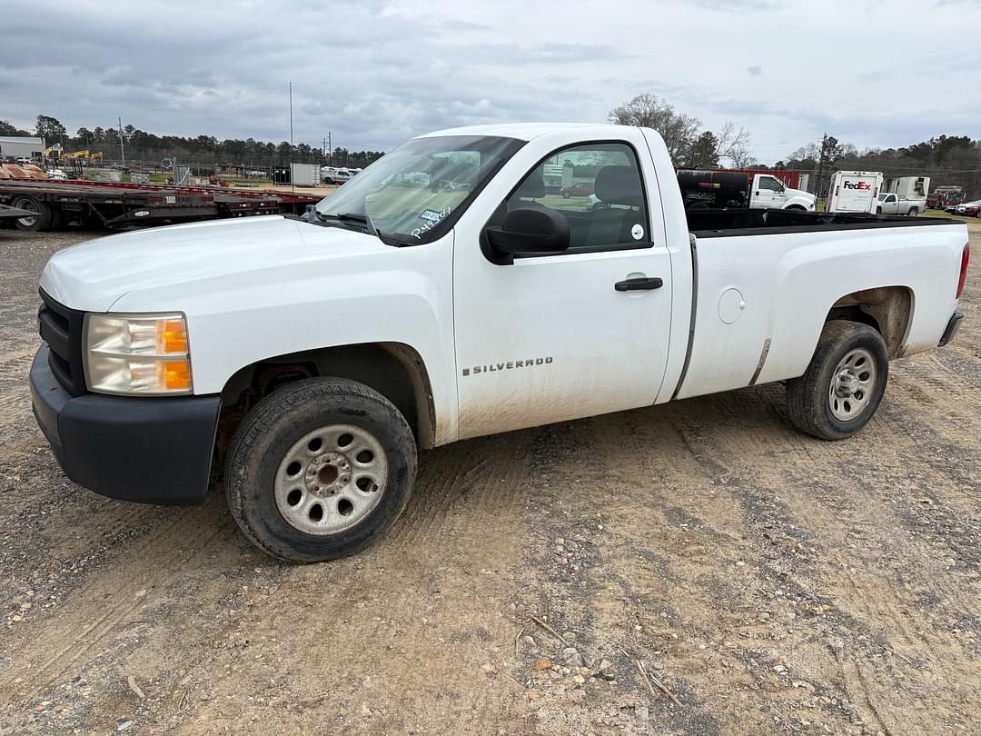 Image of Chevrolet Silverado Primary image