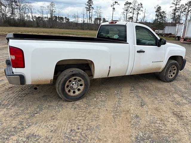 Image of Chevrolet Silverado equipment image 3