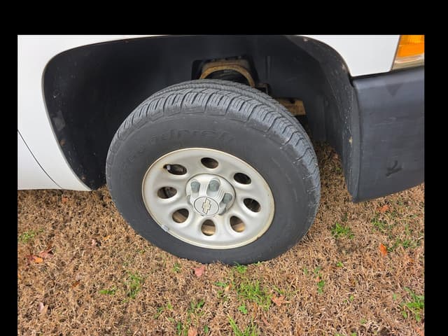 Image of Chevrolet Silverado equipment image 2