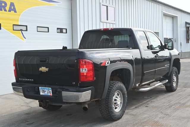 Image of Chevrolet 2500HD equipment image 3