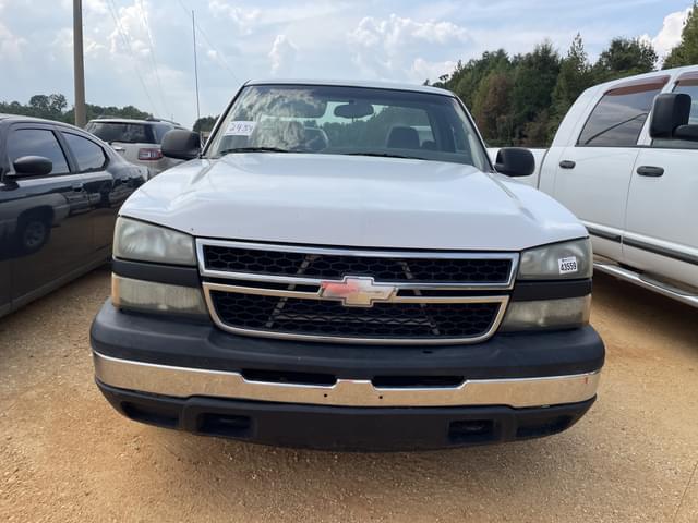 Image of Chevrolet Silverado equipment image 2