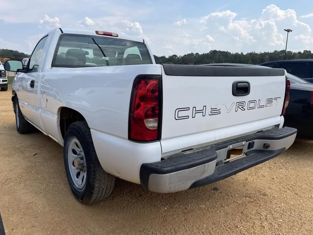 Image of Chevrolet Silverado equipment image 3