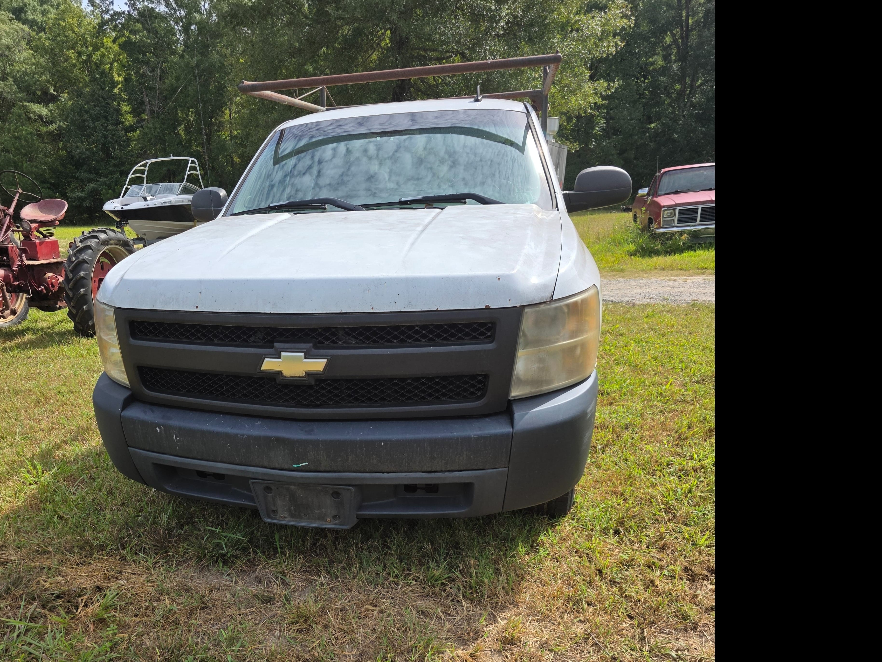 2007 Chevrolet Silverado Equipment Image0