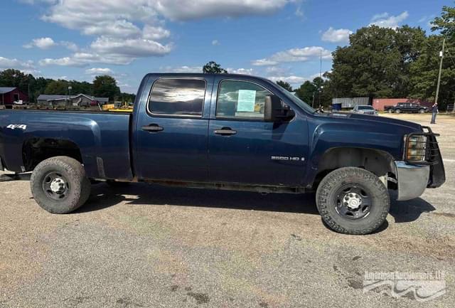 Image of Chevrolet 2500HD equipment image 3