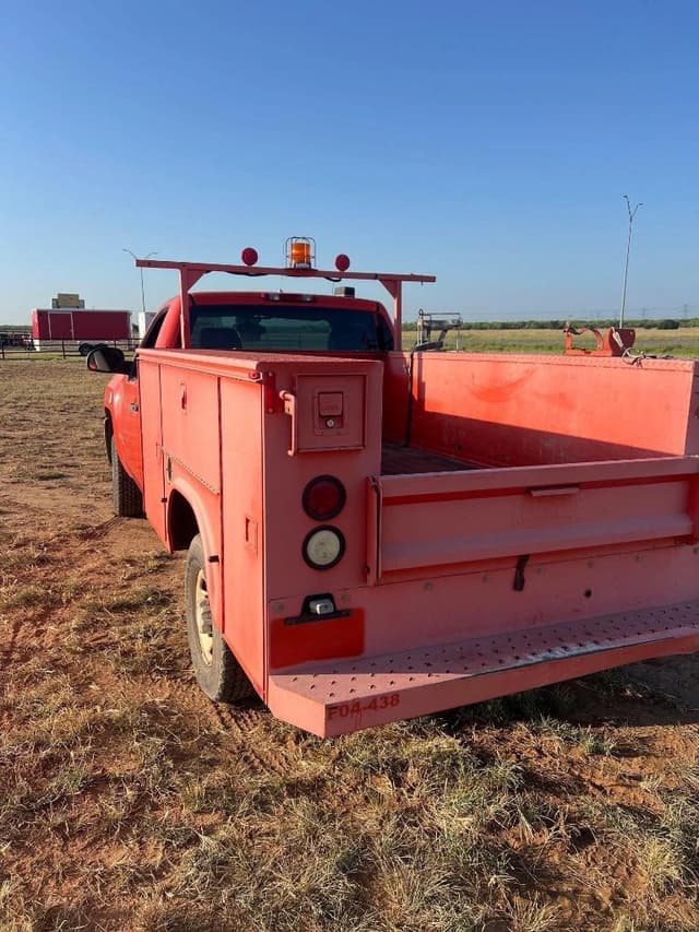 Image of Chevrolet Silverado equipment image 2