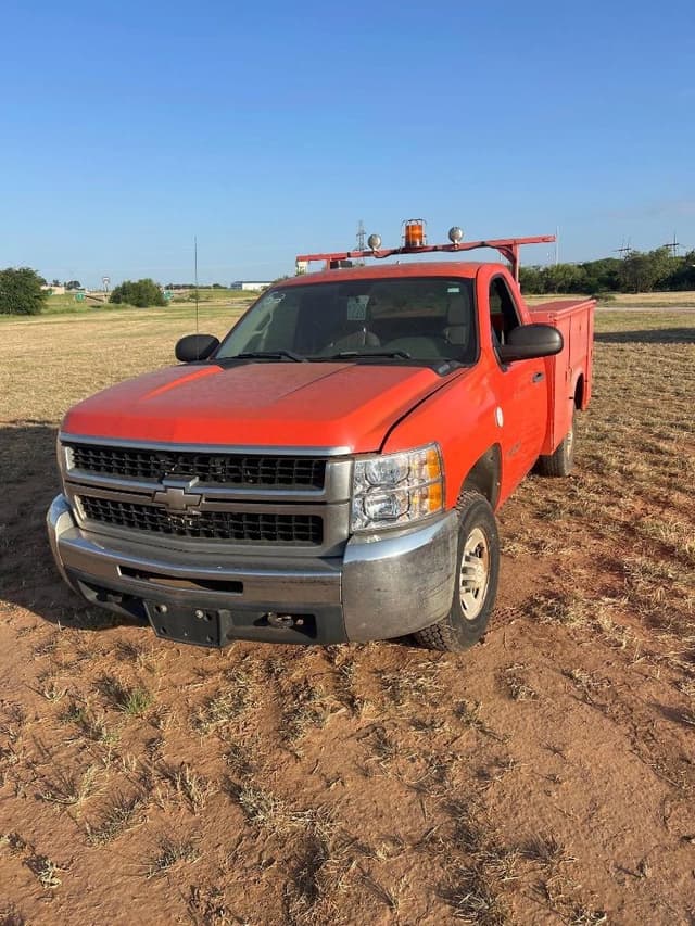 Image of Chevrolet Silverado equipment image 1