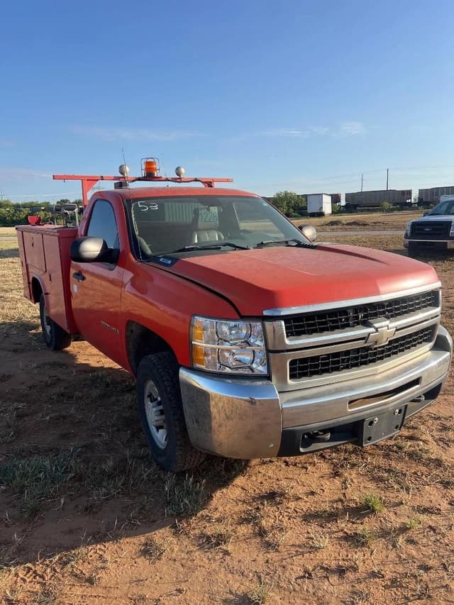 Image of Chevrolet Silverado equipment image 4
