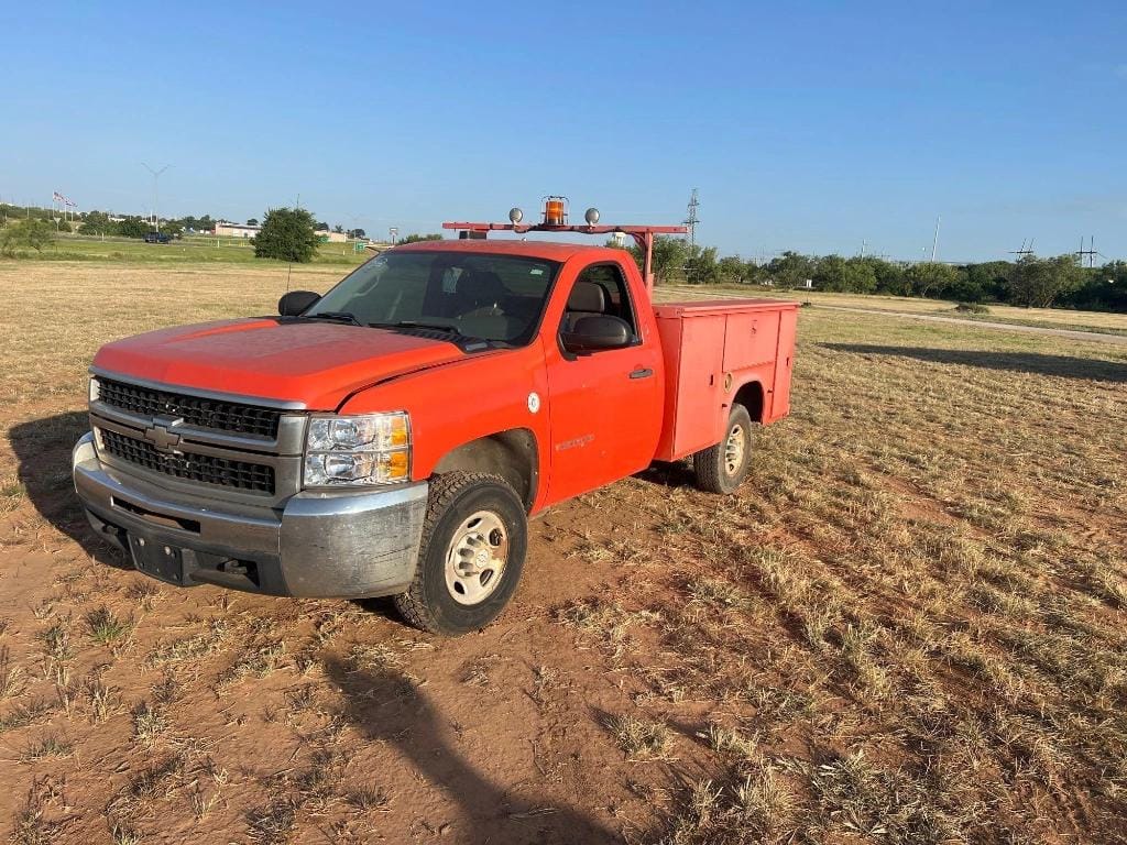 2007 Chevrolet Silverado Equipment Image0