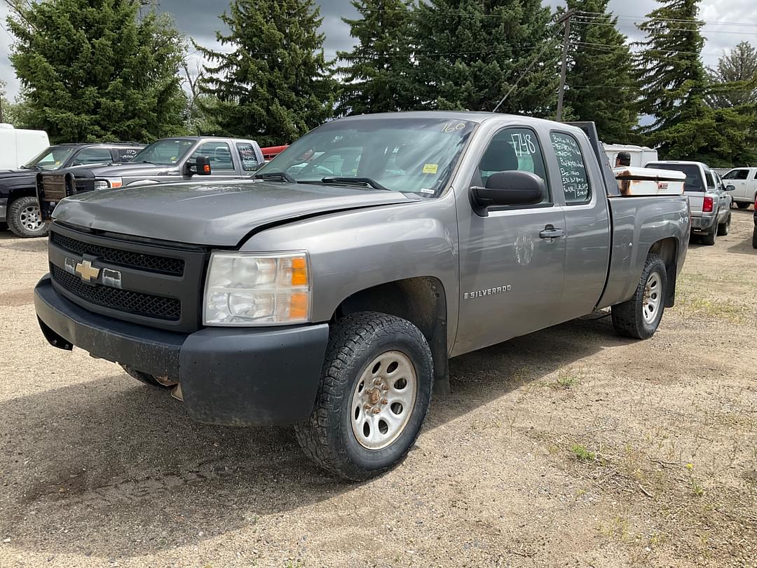 Image of Chevrolet Silverado Primary image