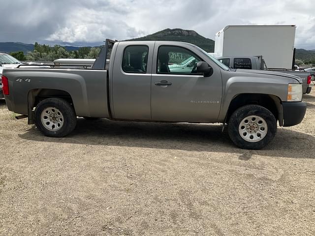 Image of Chevrolet Silverado equipment image 3