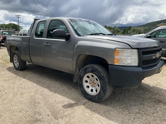 Image of Chevrolet Silverado equipment image 2