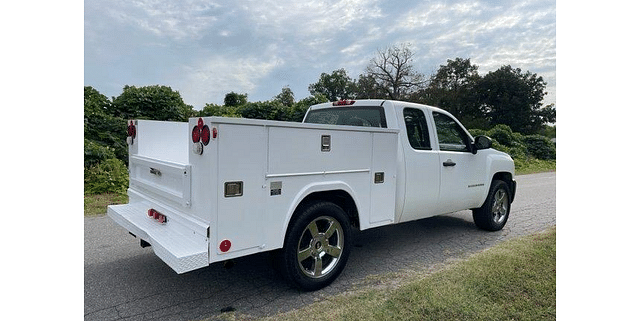 Image of Chevrolet Silverado equipment image 2