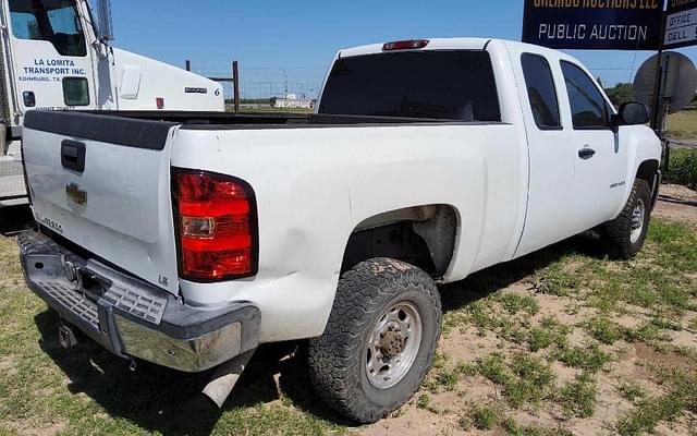 Image of Chevrolet 2500HD equipment image 3
