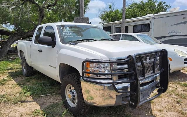 Image of Chevrolet 2500HD equipment image 1