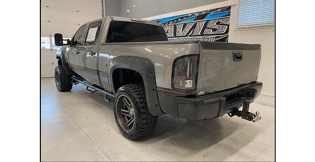 Image of Chevrolet Silverado equipment image 4