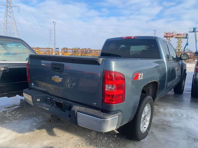 Image of Chevrolet Silverado equipment image 4