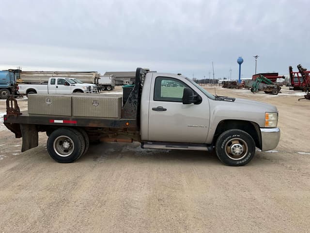 Image of Chevrolet 3500HD equipment image 3