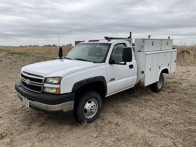 Image of Chevrolet 3500 equipment image 2