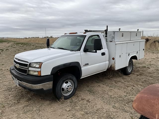 Image of Chevrolet 3500 equipment image 3