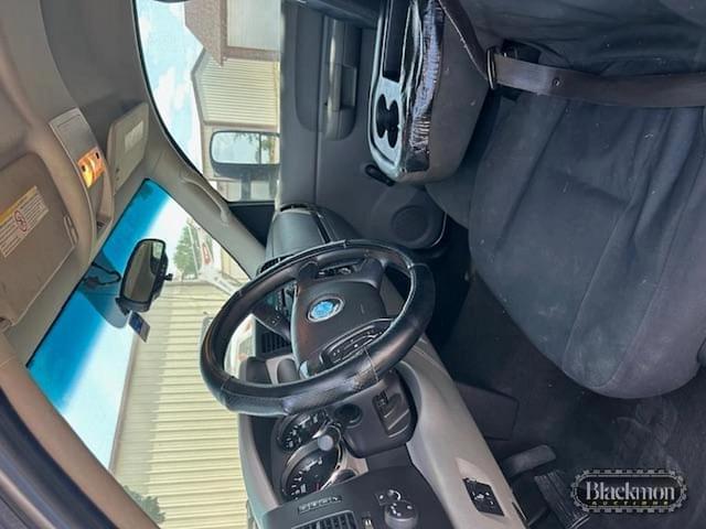 Image of Chevrolet 2500HD equipment image 4