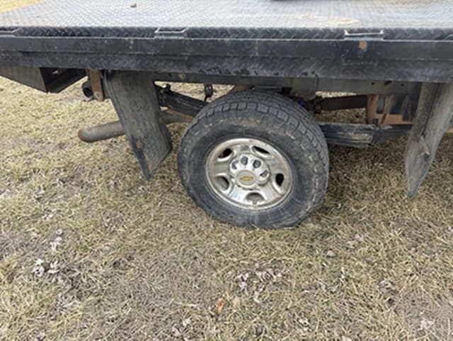 Image of Chevrolet 2500HD equipment image 2