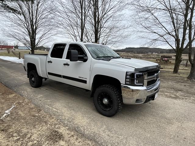 Image of Chevrolet 2500HD equipment image 2