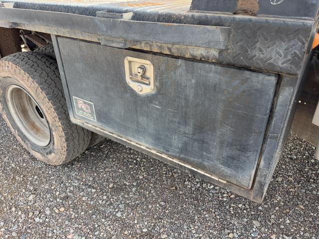 Image of Chevrolet 3500 equipment image 4