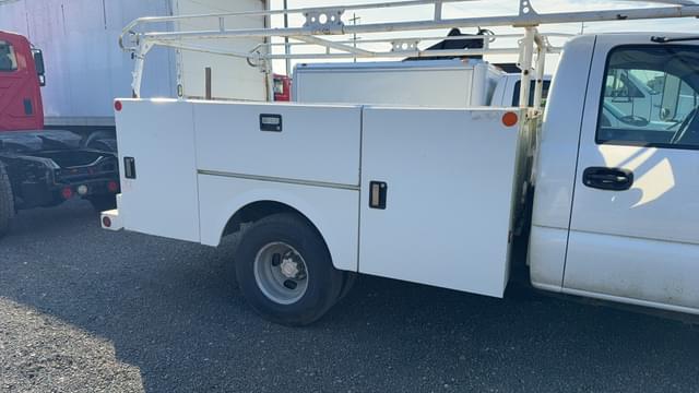 Image of Chevrolet 3500 equipment image 4