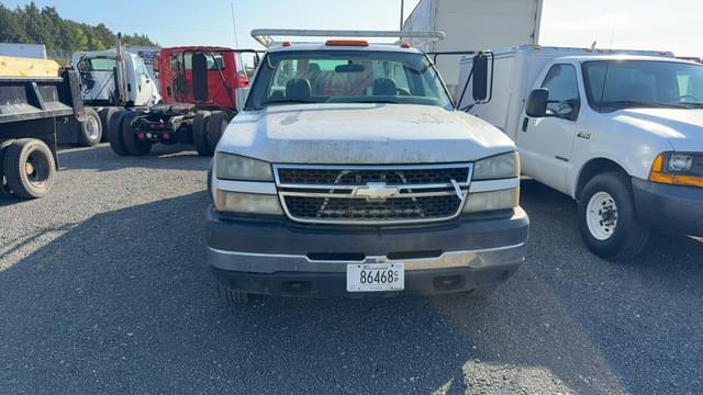 Image of Chevrolet 3500 equipment image 1