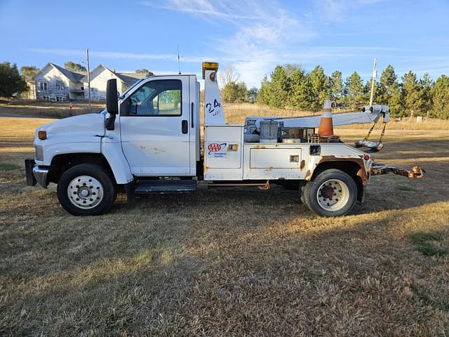 Image of Chevrolet 5500 equipment image 2