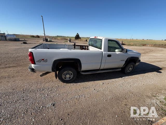 Image of Chevrolet 2500HD equipment image 3