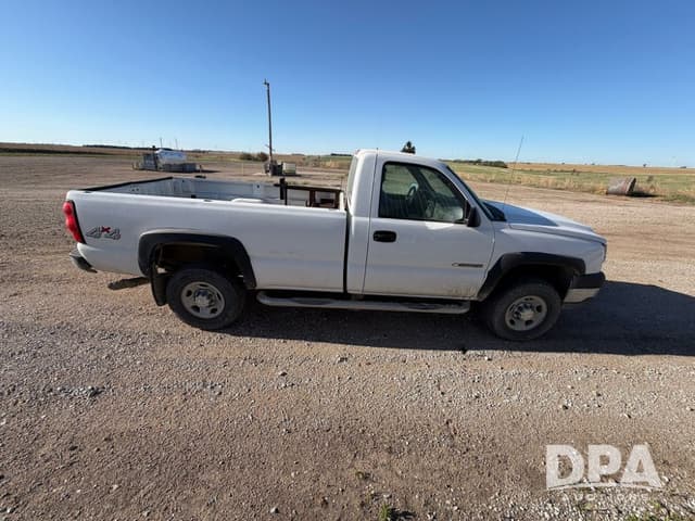 Image of Chevrolet 2500HD equipment image 2