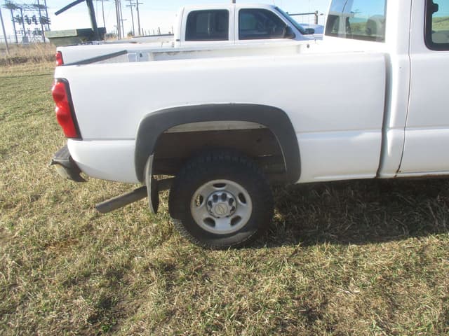 Image of Chevrolet 2500HD equipment image 2