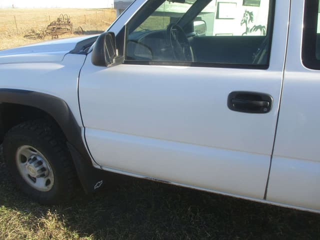 Image of Chevrolet 2500HD equipment image 4