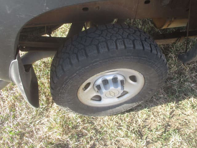 Image of Chevrolet 2500HD equipment image 1