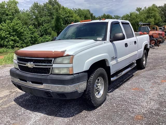 Image of Chevrolet 2500 equipment image 3