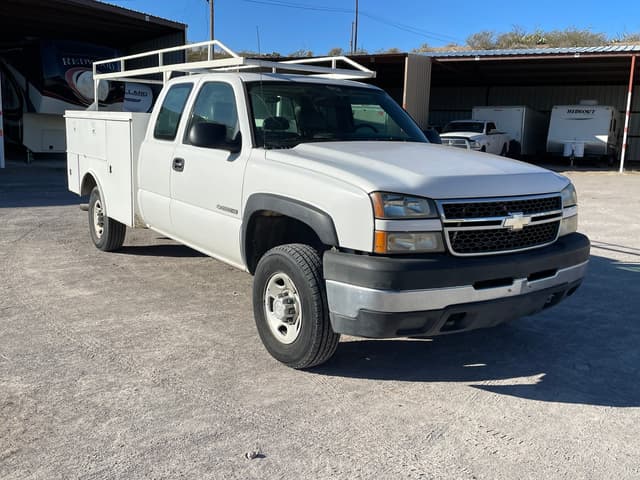 Image of Chevrolet 2500 equipment image 2