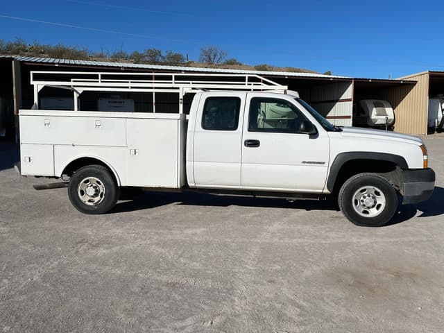 Image of Chevrolet 2500 equipment image 3