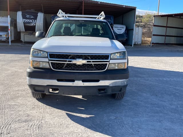 Image of Chevrolet 2500 equipment image 1