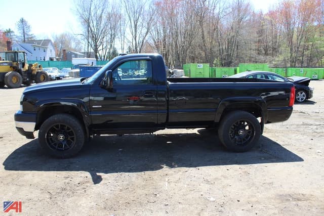 Image of Chevrolet 2500HD equipment image 1