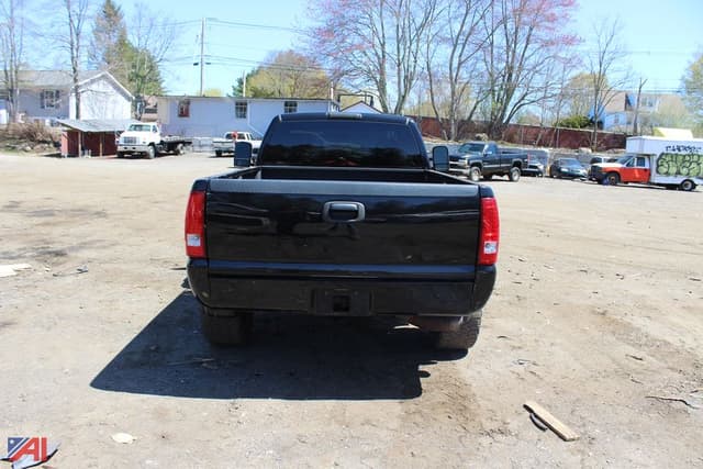 Image of Chevrolet 2500HD equipment image 3